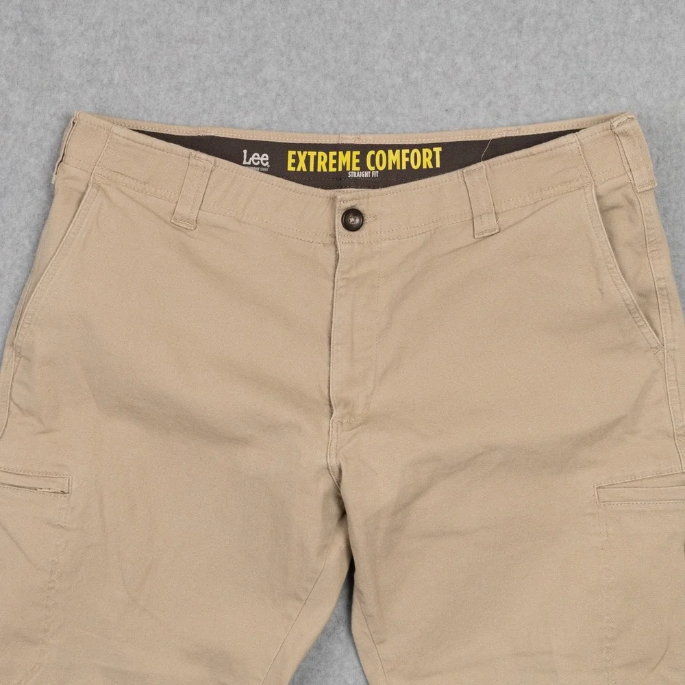 Lee Men's Extreme Comfort Straight Fit Cargo Pants Khaki Tan Size 38x30 Stretch - Picture 2 of 6
